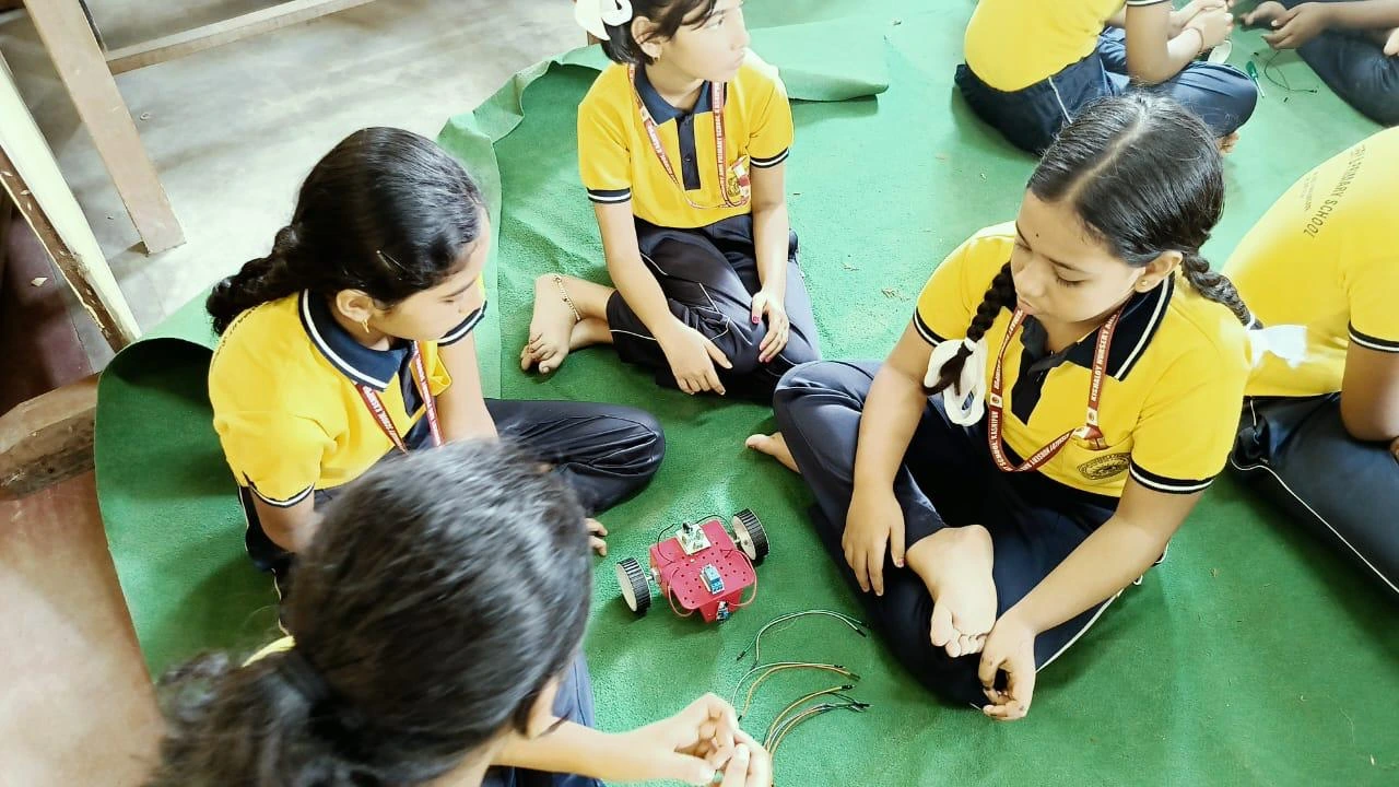 Students participating in technology-supported learning